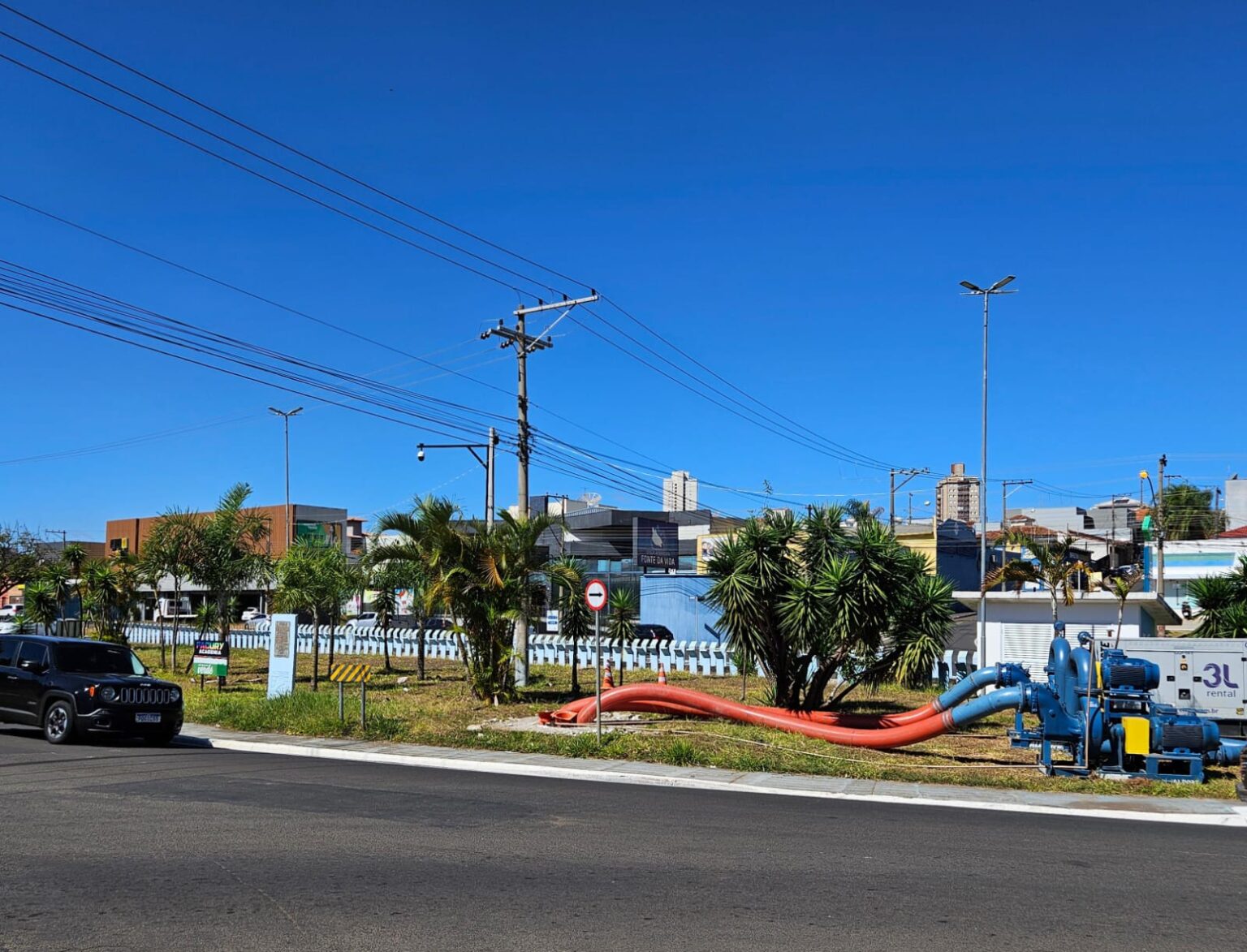 Sabesp revitaliza rede de esgoto na rotatória da Hélio Palermo, em Franca