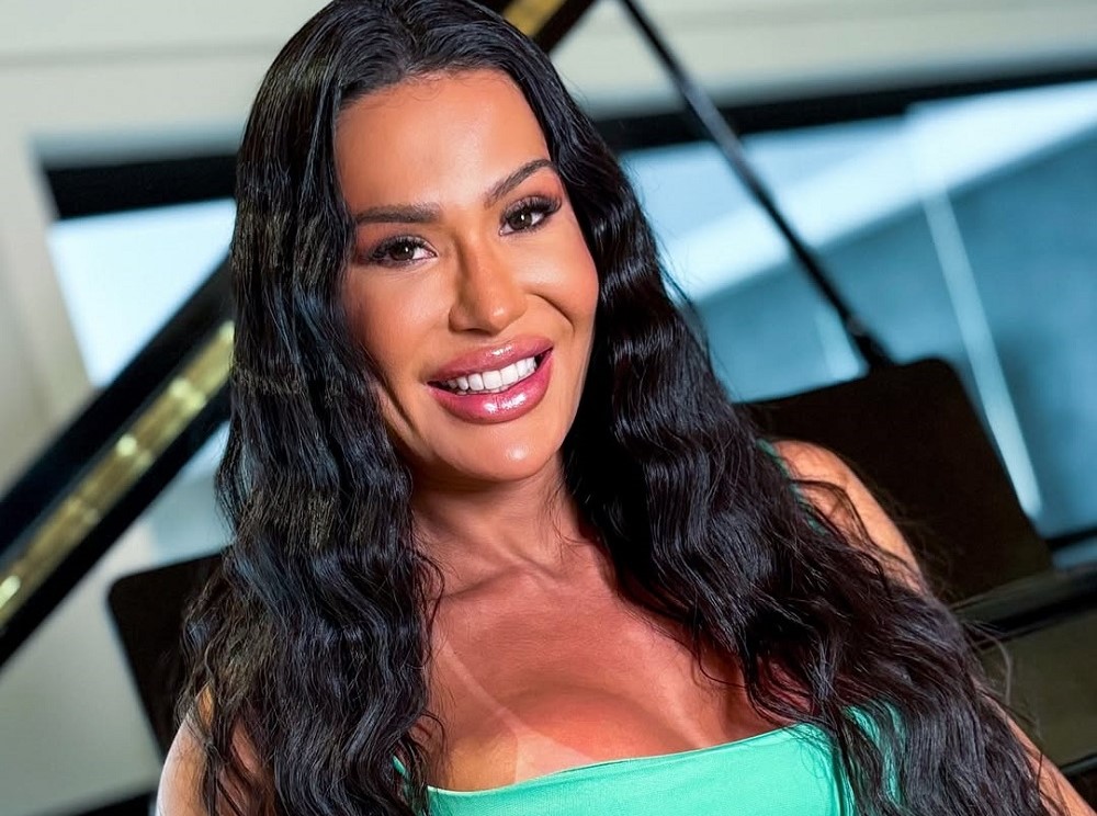 Gracyanne Barbosa é batizada nas águas por Pablo Marçal e emociona seguidores: “É o batismo do arrependimento