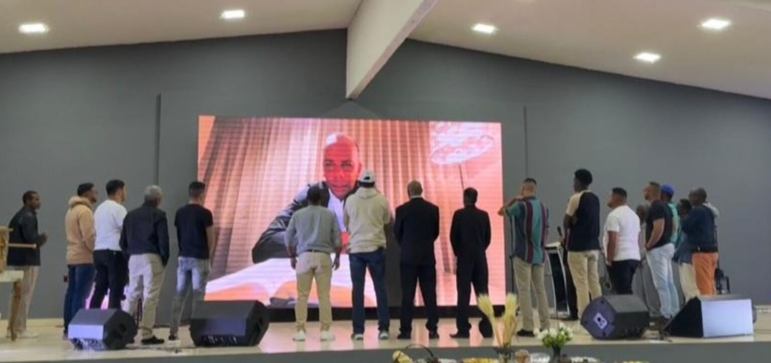 Pastor Ivo, Direto de Londres, Homenageia os Pais da IVE