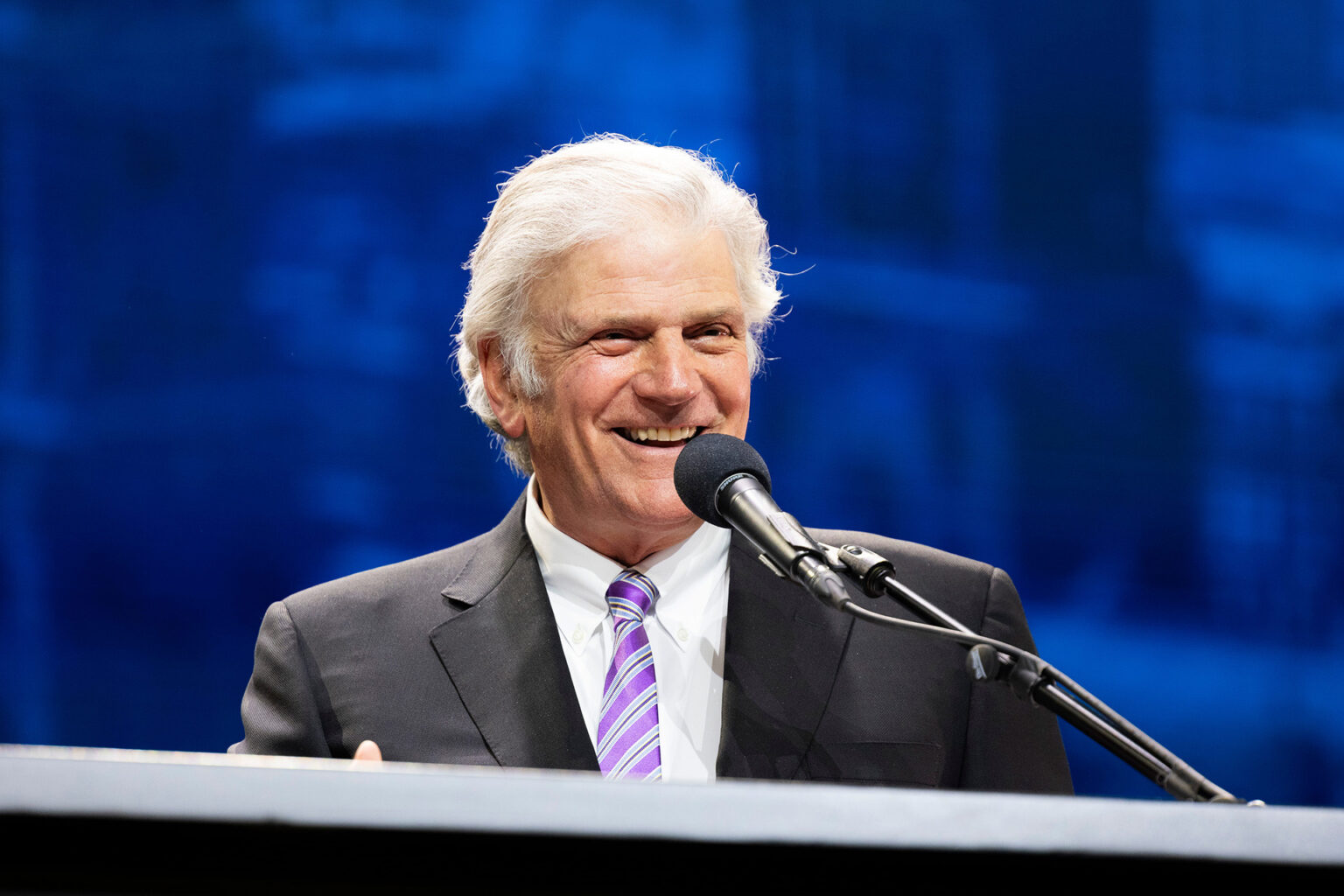 Franklin Graham cria fundo para defender cristãos perseguidos por pregarem o Evangelho