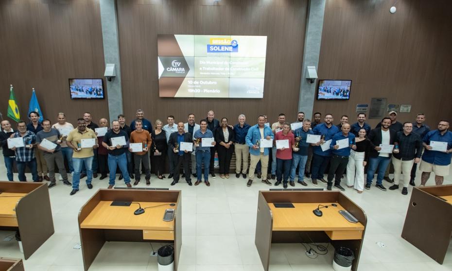 Câmara de Franca homenageia construtores e profissionais da construção civil