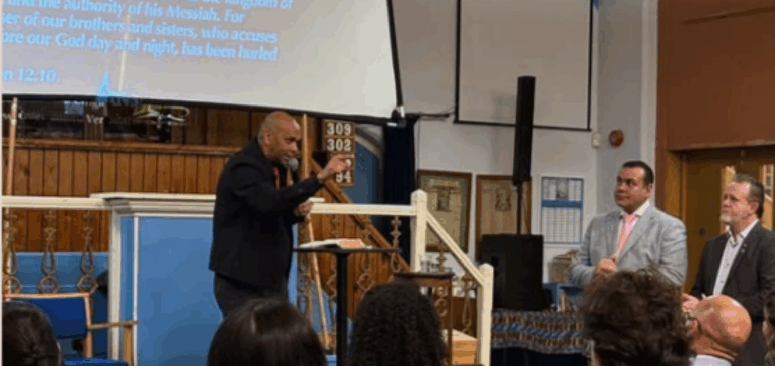 Pastor Ivo prega em Londres