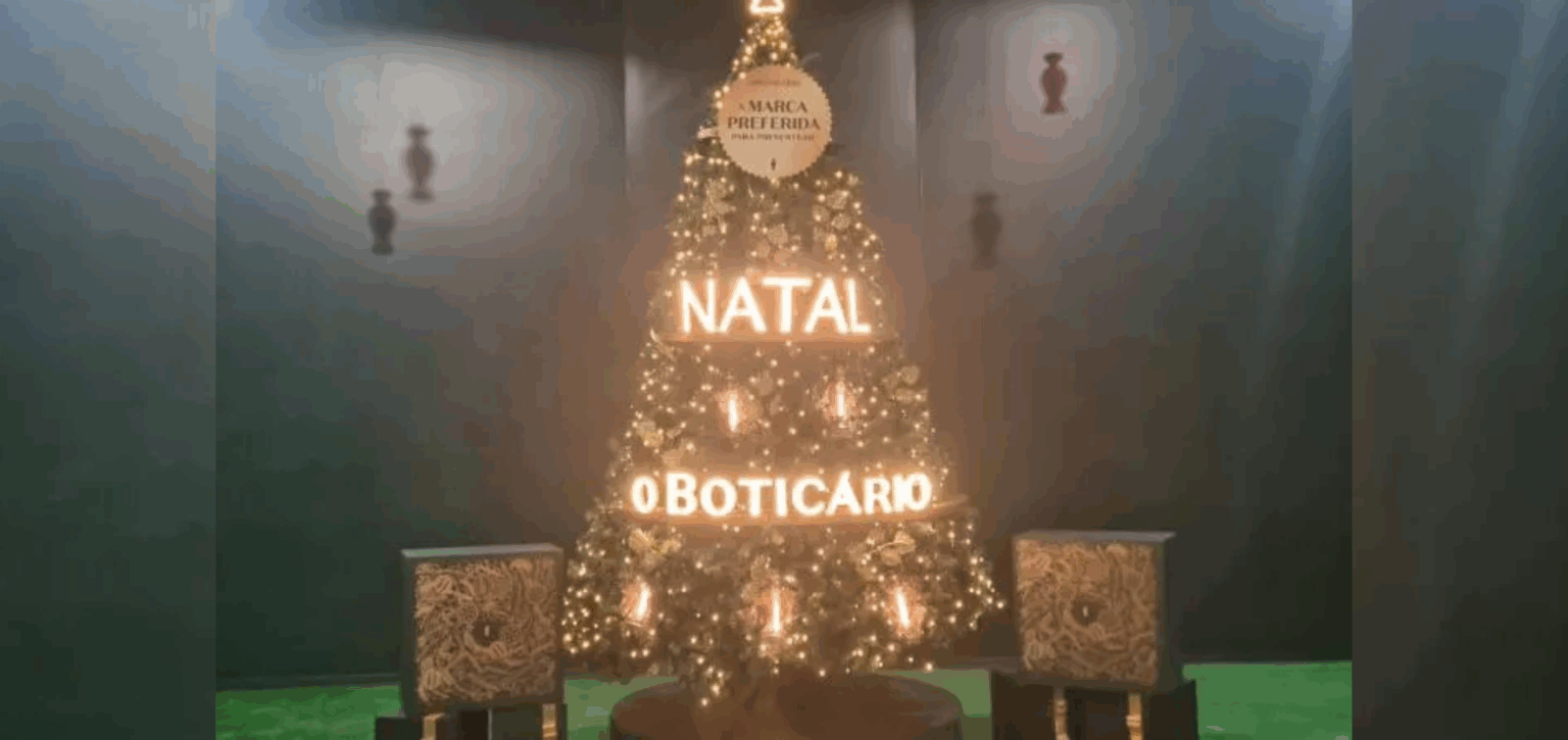 LUZES, MÚSICA E ENCANTO: A ÁRVORE GIGANTE DO NATAL ILUMINADO DO BOTICÁRIO ROUBA A CENA NO CENTRO DE FRANCA