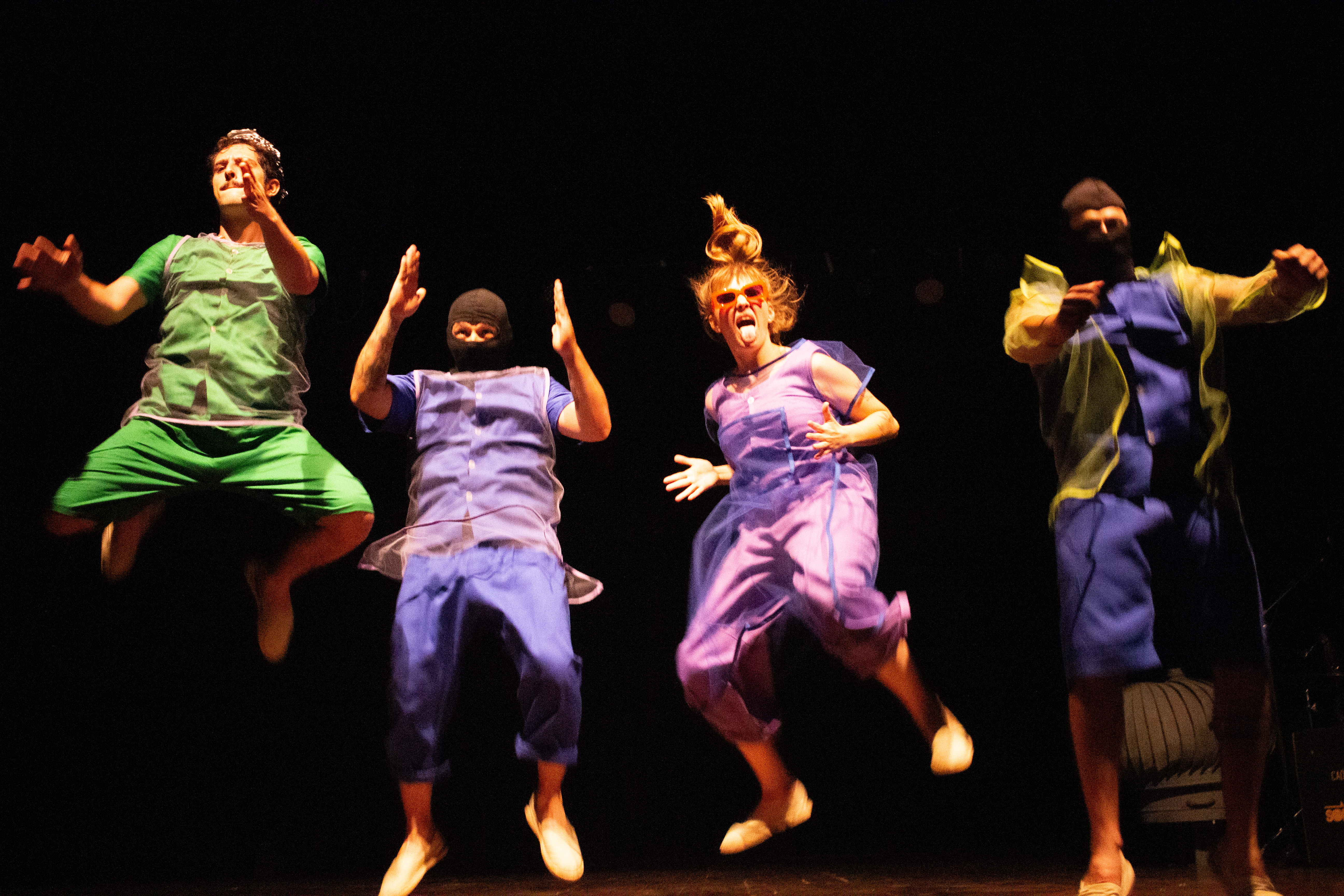 Estreia do espetáculo teatral PALAVRAS S.A: Um trabalho infantojuvenil quereflete a alienação nas formas de comunicação contemporâneas.