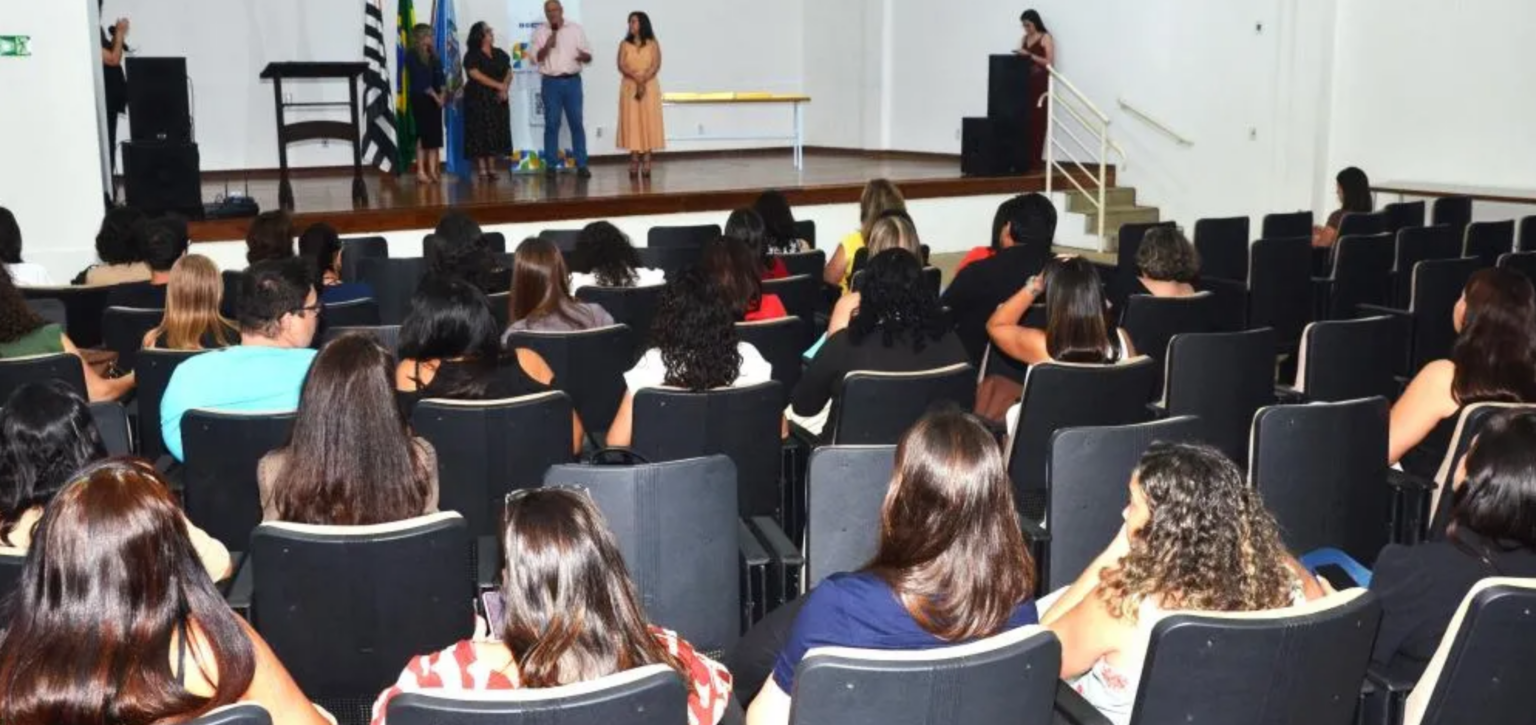 Escolas municipais recebem Prêmio Excelência Educacional por avanços na alfabetização