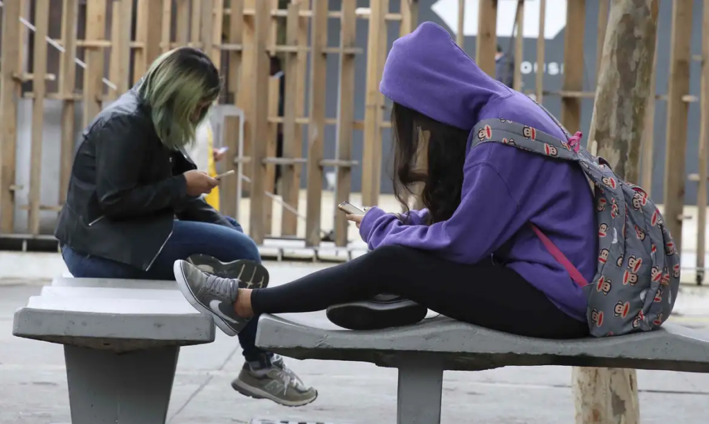 Proibição de menores de 16 anos em redes sociais na Austrália entra em vigor