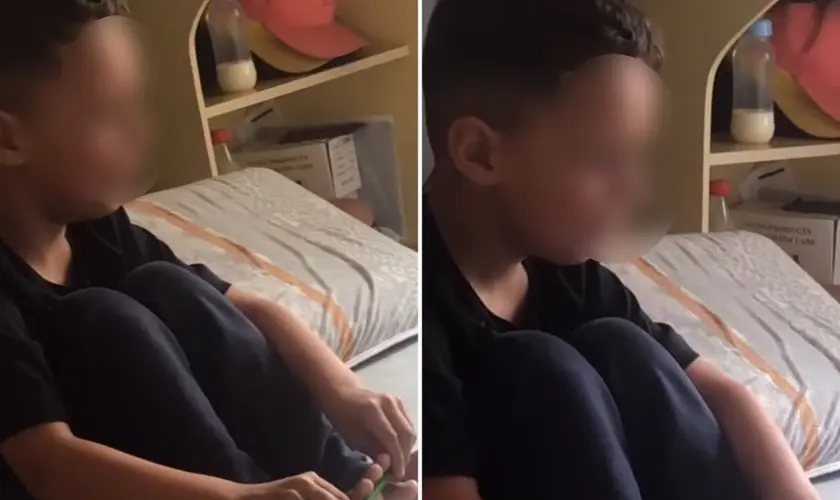 Mãe se emociona ao encontrar filho orando sozinho no quarto: “Eles imitam o que veem”
