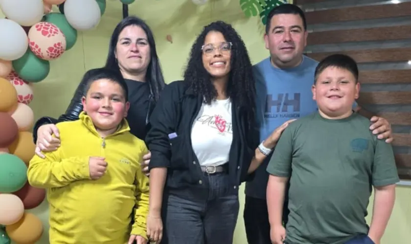 Mãe se converte no Chile após filhos de 8 anos explicarem o sacrifício de Jesus