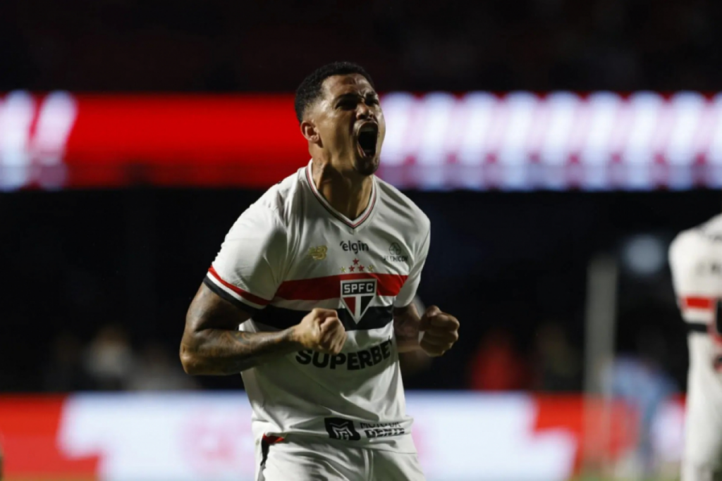 São Paulo vira sobre o Flamengo no Morumbi, respira no Brasileirão e alivia pressão interna