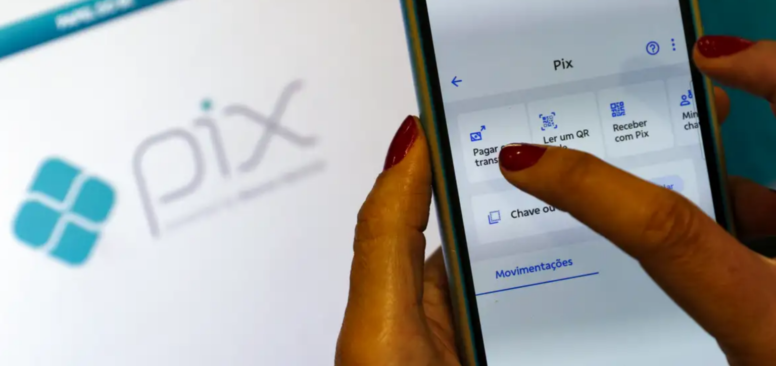Receita Federal volta a negar taxação do Pix e alerta para golpes