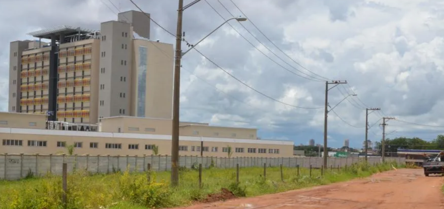 Prefeitura inicia obras de pavimentação no entorno do Hospital Estadual na avenida São Vicente