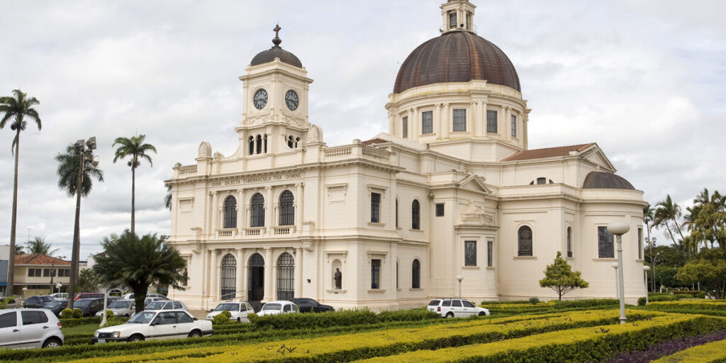 Prefeitura de Batatais abre concurso público com salários de até R$ 10,3 mil
