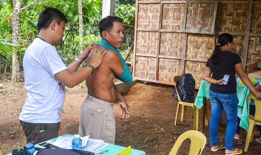 Homem busca atendimento médico e acaba encontrando Jesus em ação missionária nas Filipinas