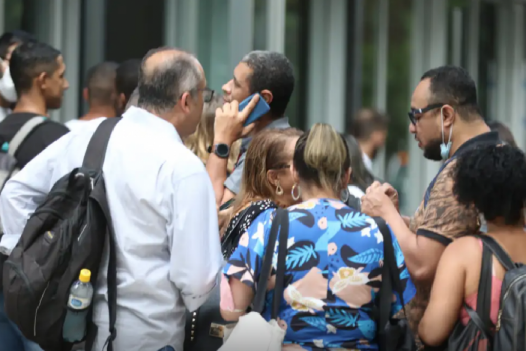 Desemprego avança para 6,1% no Brasil, enquanto renda atinge recorde histórico