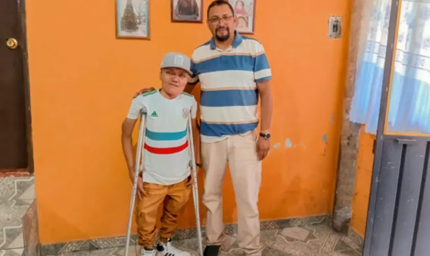 Jovem com doença rara supera depressão e aceita Jesus em aldeia remota no México