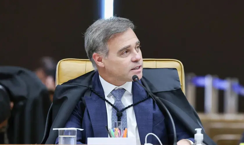 Mendonça vota no STF para manter lei que dá aos pais decisão sobre conteúdo de gênero nas escolas