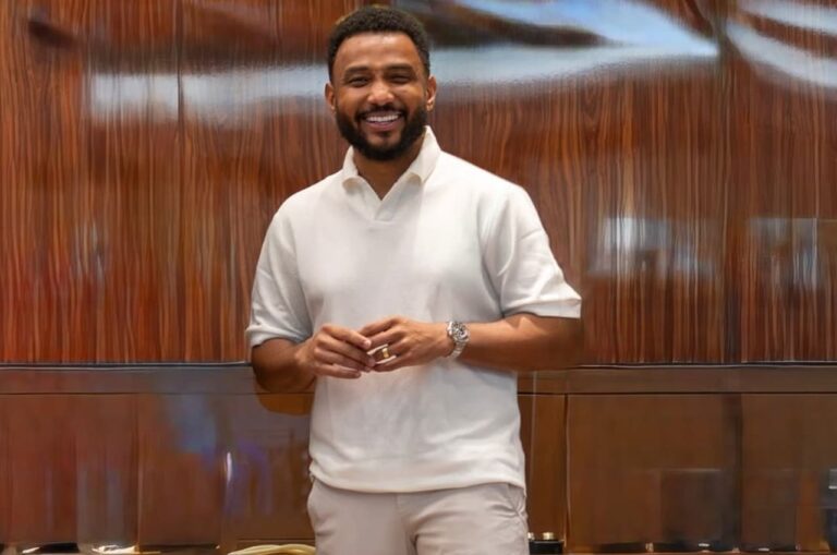 Eli Soares renova contrato com a Universal Music Christian Group e celebra terceiro Grammy Latino