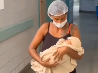 Mãe deixa maternidade de joelhos após vitória do filho e emociona equipe médica em Maceió