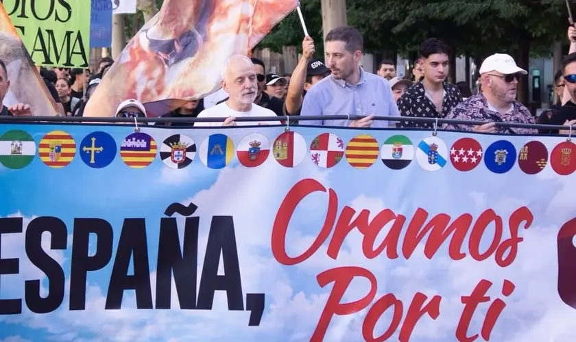 Milhares de cristãos se unem em oração pela Espanha em mobilização nacional histórica