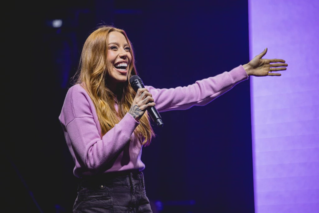 “Ah, Jesus”, de Julliany Souza, viraliza nas redes sociais e ultrapassa barreiras do público gospel
