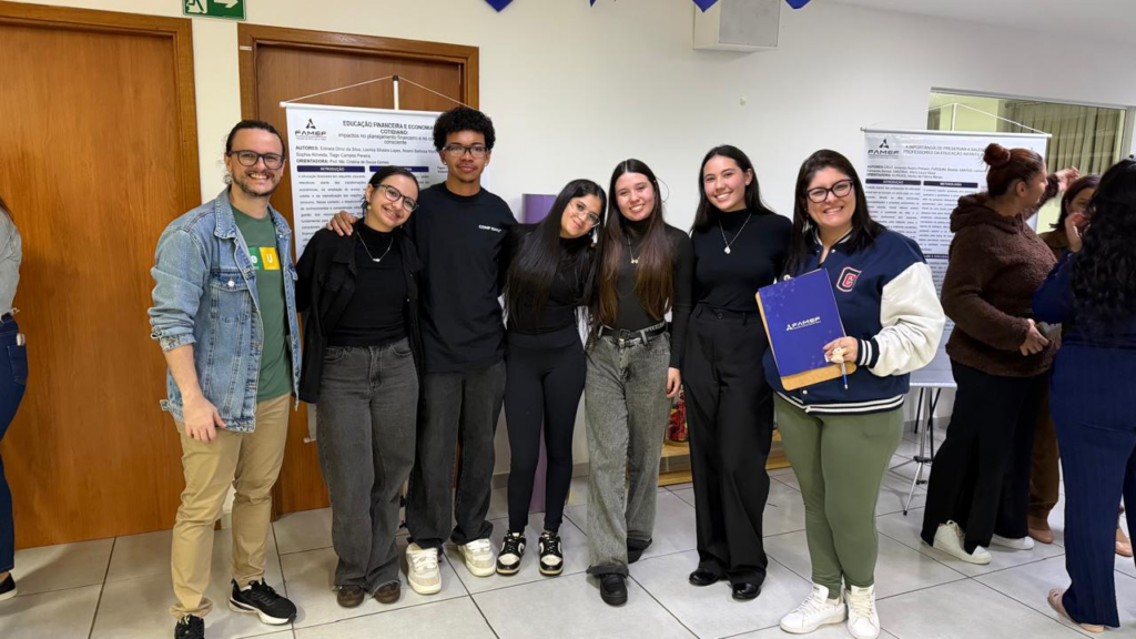 O Futuro em Movimento: Estudantes da FAMEF Unem Ciência e Cidadania para Transformar a Economia do Cotidiano!