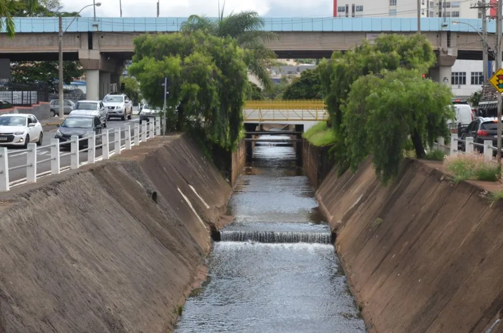 Interdição temporária altera acessos na avenida Ismael Alonso y Alonso para obras contra enchentes